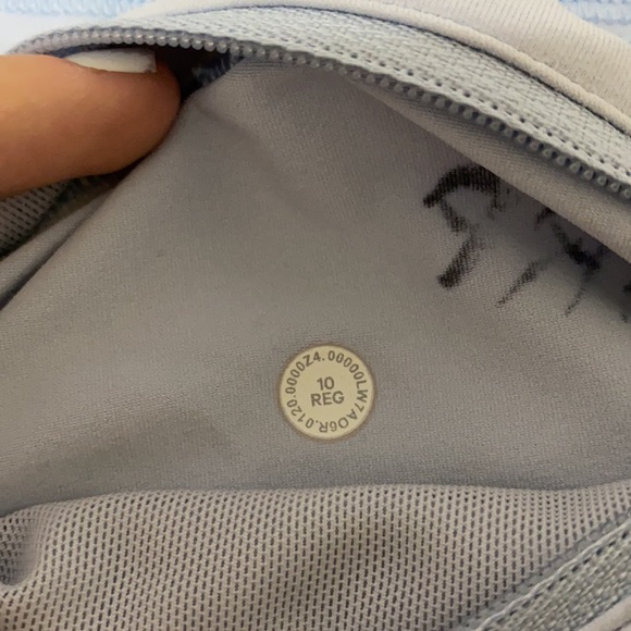 lulu shorts size 10 reg - Picture 3 of 4